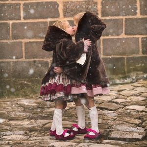 Sugarplum lane bear soft cape 2T dark brown